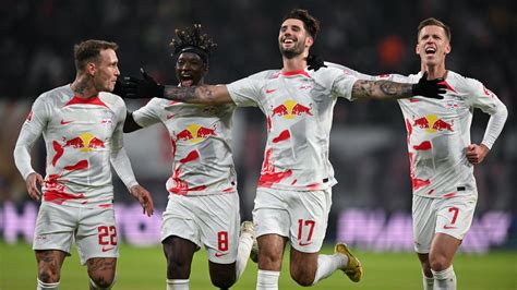 RB Leipzig pile pressure on leaders Bayern Munich as Dominik Szoboszlai ...