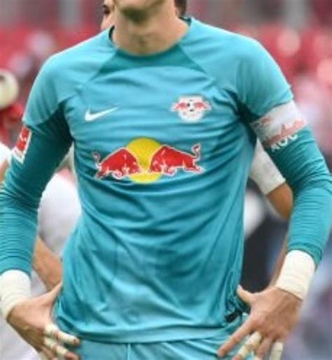 RB Leipzig 2022-23 GK 1 Kit