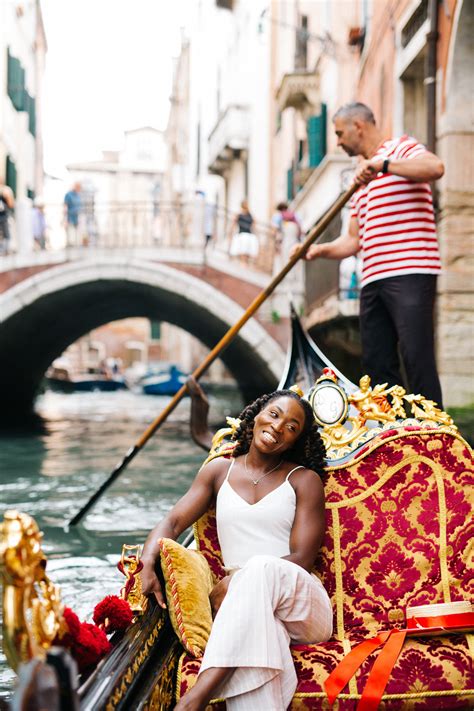 Venice Gondola Ride, Venice | Photographer | Flytographer