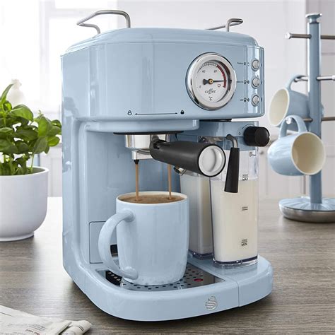 Swan Retro One Touch Espresso Machine review: for vintage style coffee | Ideal Home