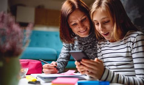 When to Introduce Your Child to a Smartphone… | PBS KIDS for Parents