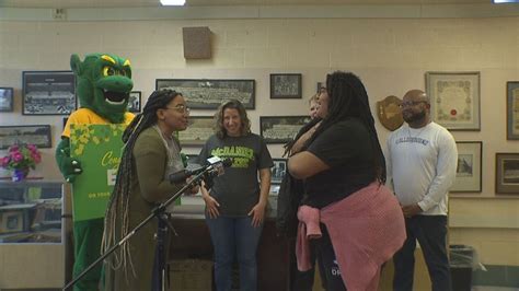 Five Baltimore City High School seniors surprised with full-tuition scholarships | WBFF