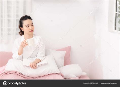 Girl Reading Book Bed — Stock Photo © makidotvn #377500440