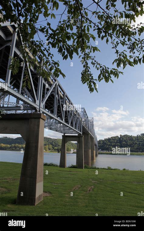 Madison-Milton Bridge crosses the Ohio River from Madison, Indiana ...