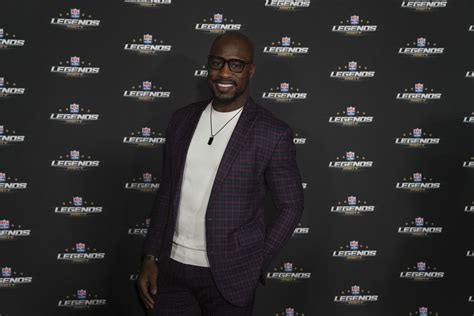 Former NFL Star Vernon Davis Expands Empire with NBL Ownership