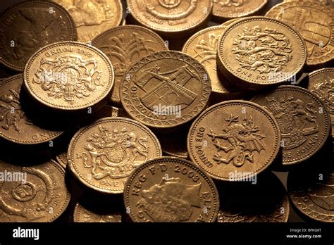 Old pound coins hi-res stock photography and images - Alamy