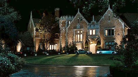 Batman's Wayne Manor Mansion Filming Location | Wayne manor, Mansions, Luxury homes dream houses