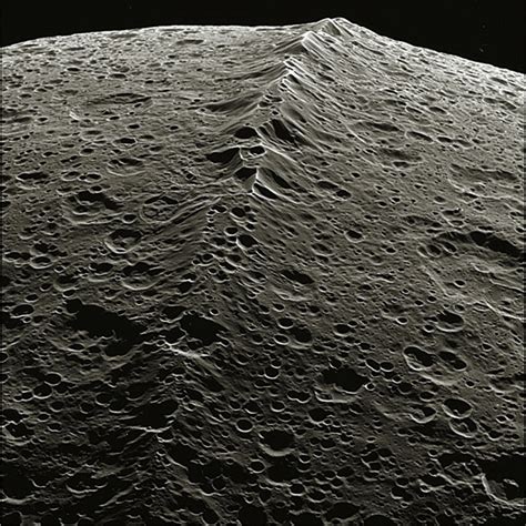 Equatorial ridge on Iapetus - Photorator