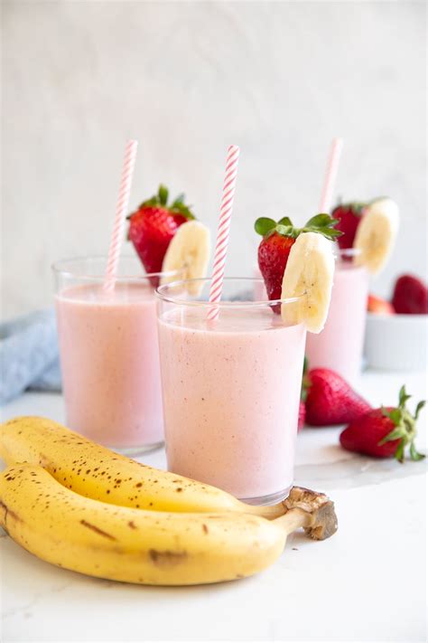 Easy Strawberry Banana Smoothie Recipe - The Forked Spoon