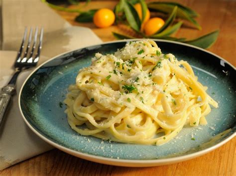 Fettuccine Alfredo Recipe | Geoffrey Zakarian | Food Network