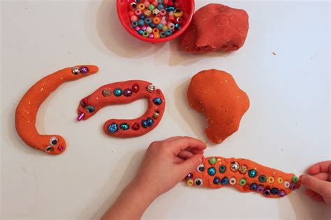 Play Dough Snakes | DIY for Beginners | KiwiCo