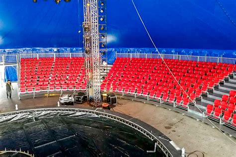 Wide bleachers for Circus Aqua’s water performances | Anceschi