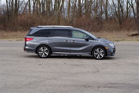 Don't buy another crossover, get a Honda Odyssey instead - CNET