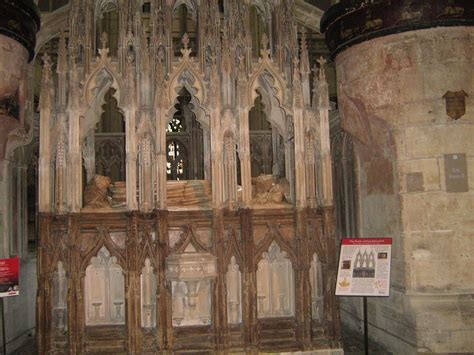 Piers Gaveston: Tomb of Edward II