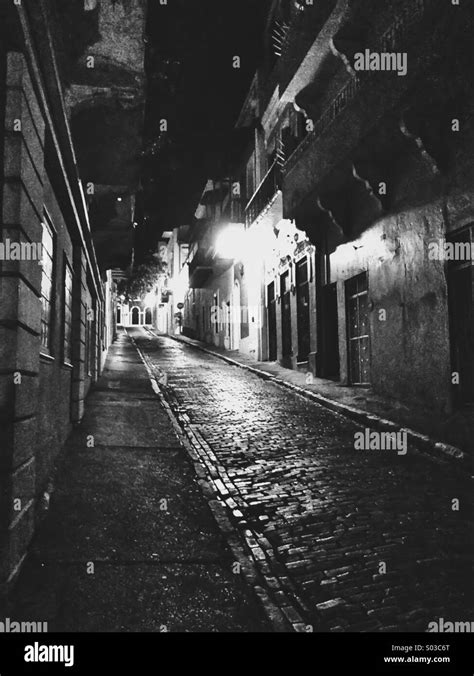 Alley way at night Stock Photo - Alamy