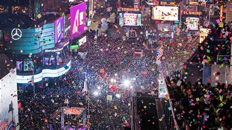 Times Square ball drop crowd size is closer to 100,000, experts say ...