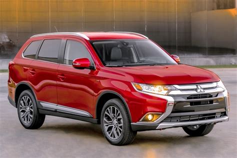 2016 Mitsubishi Outlander Pictures - 24 Photos | Edmunds