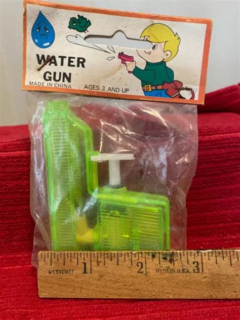 VINTAGE BRIGHT NEON Green Plastic Water Squirt Gun Toy P Wee Water Gun $15.00 - PicClick