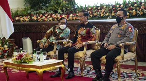 Jokowi Singgung Slogan Presisi Polri di Hadapan Kapolri: Njlimet