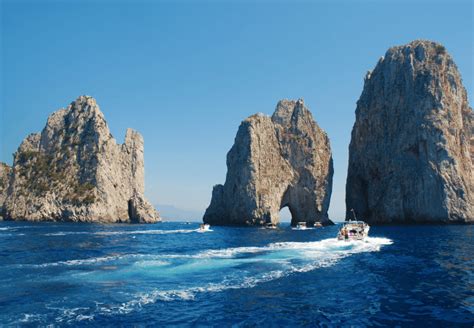 10 Best Beaches In Capri Italy - To Visit By Boat!