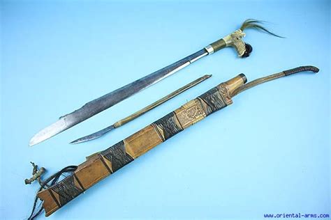 Oriental-Arms: Fine Dayak Mandau Head Hunter Sword