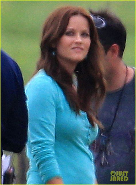 Reese Witherspoon: Brunette Hair on 'The Good Lie' Set!: Photo 2852169 ...