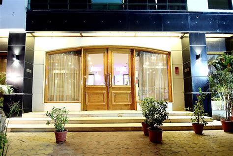 Rousha Inn (near Kaushambi Metro Station ) | Ghaziabad Hotel BOOK @ ₹1