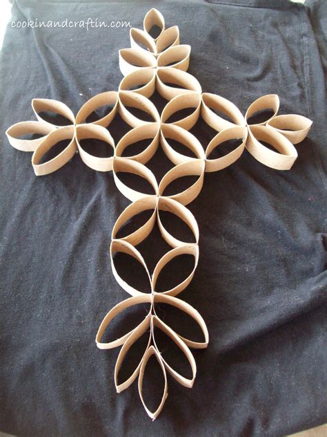 Die besten 25+ Crafts made with toilet paper rolls Ideen auf Pinterest | Papierrolle handgemacht ...