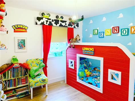 Pin by Michaela Carnes on baby room in 2020 | Toy story bedroom, Toy story room, Toy barn