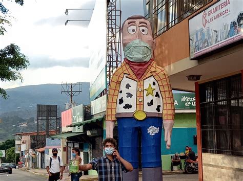 La quema del Año Viejo tradición dedicada a personajes del año ...