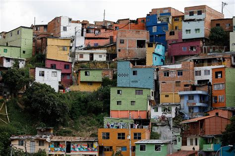 La Comuna 13 de Medellín es ahora un destino turístico - Canal 1