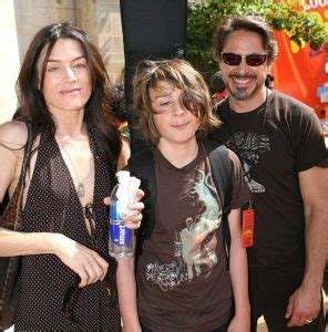 Iron Man Star Robert Downey Jr. and his present love-filled family