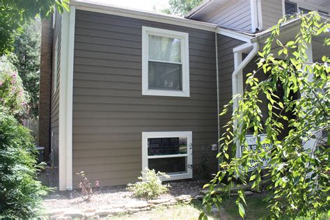 James Hardie Plank Timber bark & Monterey Taupe with Arctic White Trim ...