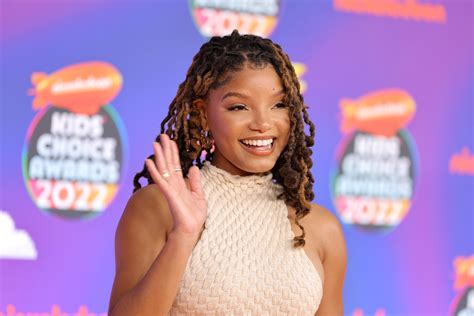 Halle Bailey Gives Iconic Response to 'The Little Mermaid' Criticism After Trailer Released ...