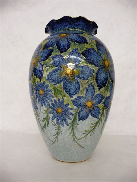 File:Italian Glazed Earthenware Vase-QM r.jpg - Wikipedia, the free ...