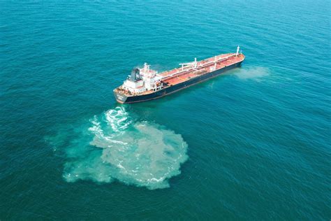 Photos and Video: Tanker Carrying 17 Million Gallons of Crude Stuck in Mud Off Texas – gCaptain