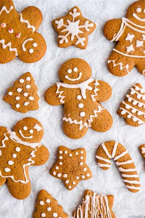 The Perfect Soft Gingerbread Cookies [Easy Recipe!] - Savory Nothings