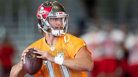 Blaine Gabbert Gets Off to Good Start to First Bucs Camp