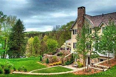 Blake Lively & Ryan Reynolds: Home in NY | Celebrity houses, Home, Backyard paradise