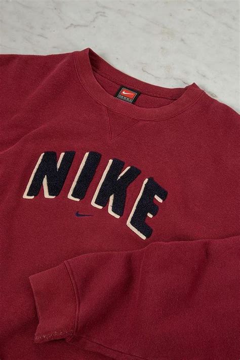 nike crewneck | Vintage nike sweatshirt, Sweatshirts, Cute outfits