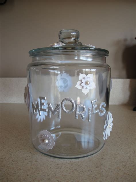 I found these ideas yesterday for memory jars. I didn't make this one ...