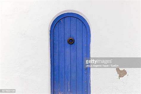 White Wood Wall Exterior Photos and Premium High Res Pictures - Getty Images