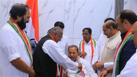 Telangana: Dharmapuri Srinivas Rejoins Congress | INDToday