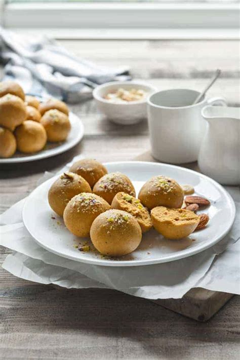 Besan Ladoo Recipe (Besan Ke Laddu) - Cubes N Juliennes