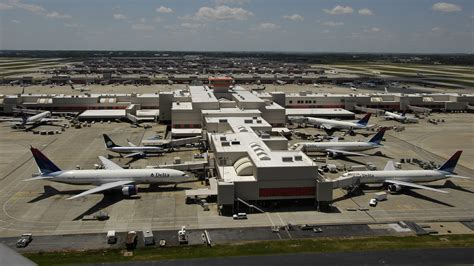 Atlanta Airport: Flights resume after 'threatening note' found