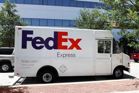 The hidden arrow in the FedEx logo. : r/mildleyinteresting