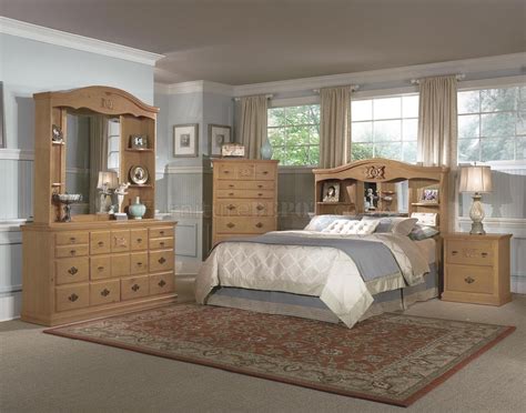 Pine All Wood Country Style Bedroom w/Hand-Carved Wood Accents