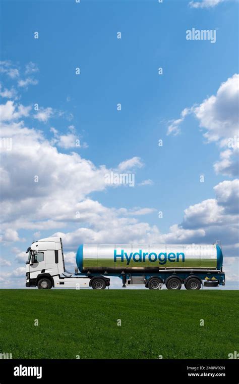 Truck with hydrogen fuel tank trailer Stock Photo - Alamy