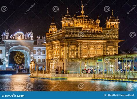 Night View of Golden Temple (Harmandir Sahib) in Amritsar, Punjab, Ind ...