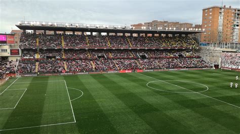 Rayo Vallecano Stadium / Rumahnya mepet stadion, pria ini bisa nonton ...